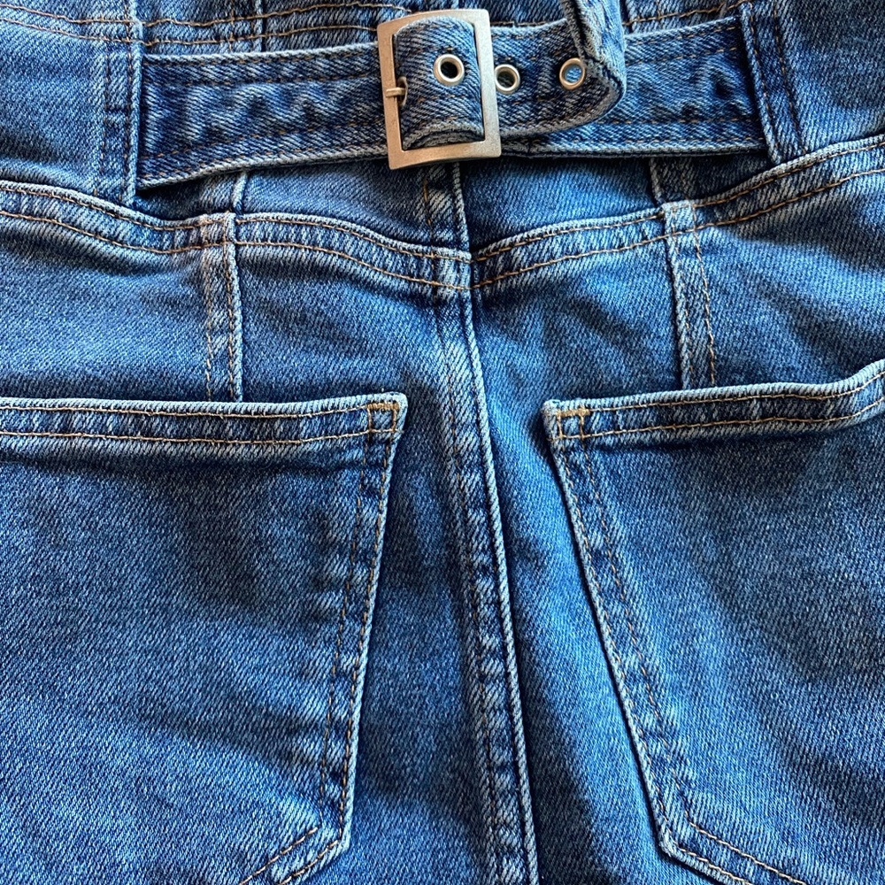 Free People Distressed Blue Mini Skirt Brack ajustable . Medidas en las fotos . - Picture 5 of 9